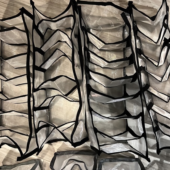 Drawer Organizers Set of 8 Like New - Picture 3 of 4